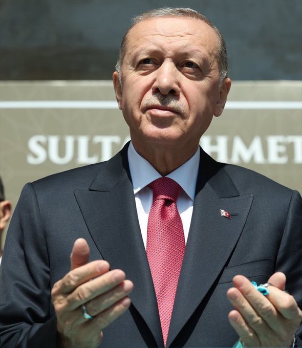 اللهم في يومنا هذا انصر عبدك   #أردوغان في #الانتخابات_التركية 
اللهم قد رضى عنه المسلمون فاللهم فارضى عنه وأنصره وحزبه ..
اللهم لا تسلط علينا وعلى المسلمين عدوه وعدونا وأخذلهم بمكرهم
اللهم أمين