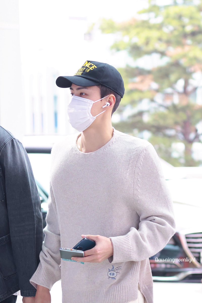 MooreSimon13's tweet photo. 230513
🔆🧡
#ohsehun #SEHUN #세훈 #吴世勋 https://t.co/5XHTjoUpB0
