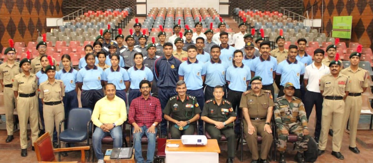 NCC_Dte_Gujarat's tweet photo. #NCCGUJARAT
Baroda Gp NCC &amp; @NPCIL conducted a Science exhibition to commemorate 25th anniversary of #OperationShakti #Pokhran2. Presentations on peaceful use of Nuclear Energy, poster &amp; slogan making competition were conducted. 
@DefencePRO_Guj
@HQ_DG_NCC
@CMOGuj
@GovernorofGuj https://t.co/GvLRoz68Z3