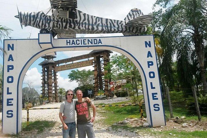 MariaPa79949188's tweet photo. Because of this, narco-tourism has been strengthened: Napoles Farm, Pablo Escobar items, even his tomb. It brings also prostitution and drug consumption. As Colombians, many are offended by this image. However, because the economic situation, they have no choice. https://t.co/XIv76eWSVx