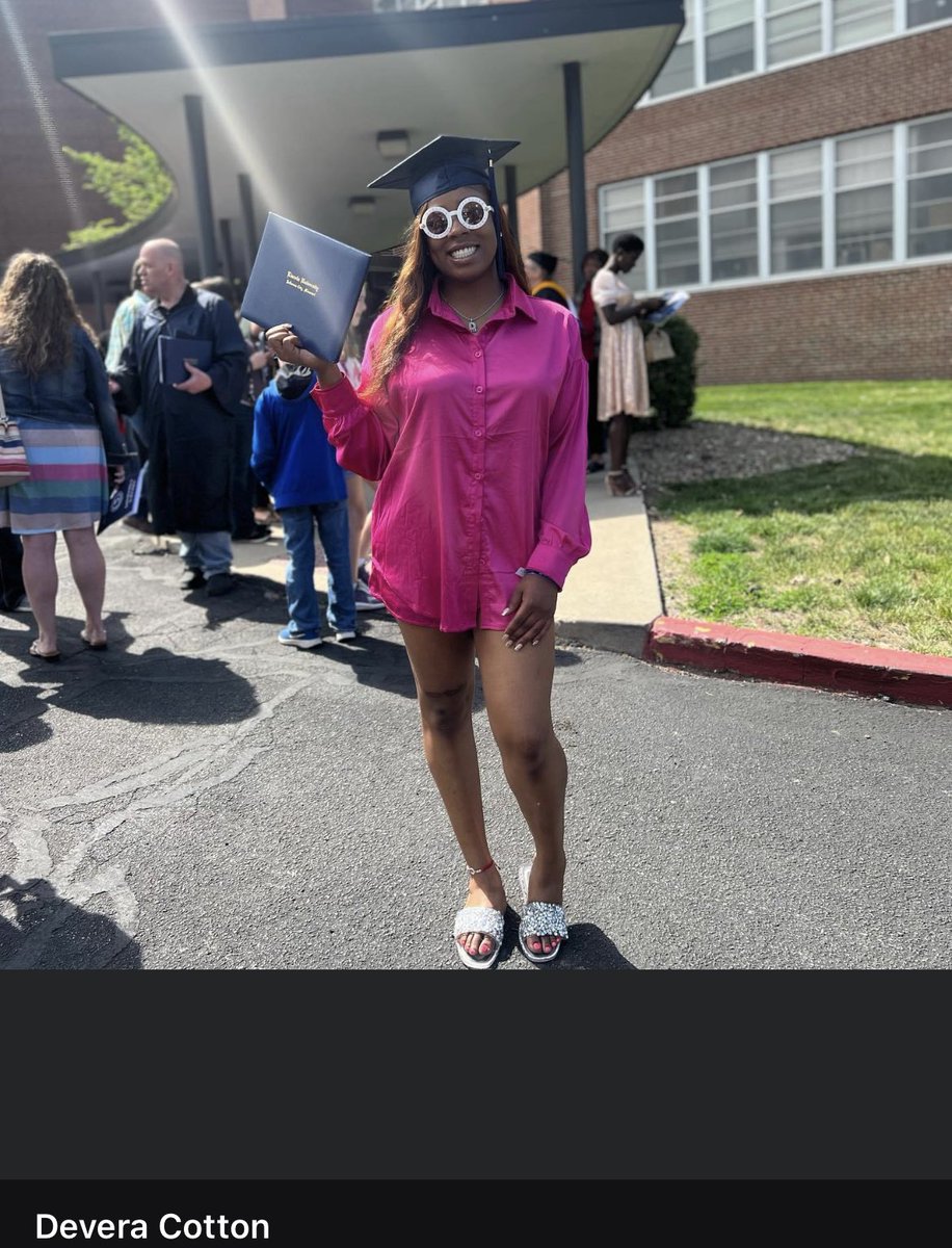 halliburtonsue1's tweet photo. 3 forever Lady Hounds graduate❤️‼️❤️‼️ Heck yes 🫂🫂🫂 @NewsonKaysie @CottonDevera @darrynmackenzie @GreyhoundWBB https://t.co/iamTGChUYx
