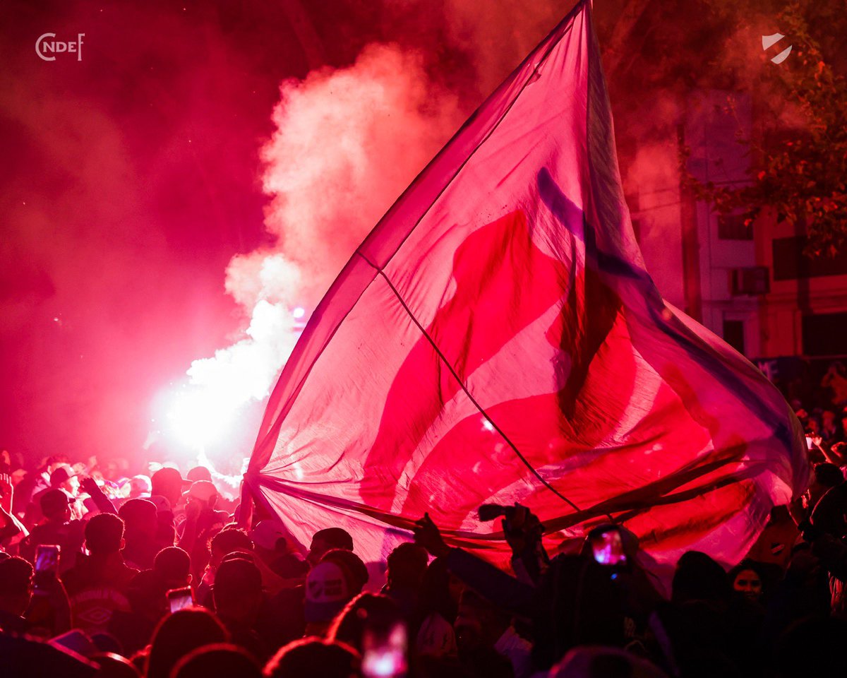 Nacional's tweet photo. ¡Vos sos la alegría de mi corazón! 🔵⚪️🔴

Comentá tu foto en los festejos de los 124 años del Decano 📸👇🏼

#NadieGanóMás 
#124Años 
#165TítulosOficiales 
#ElClubGigante https://t.co/VNPnfMCqVi