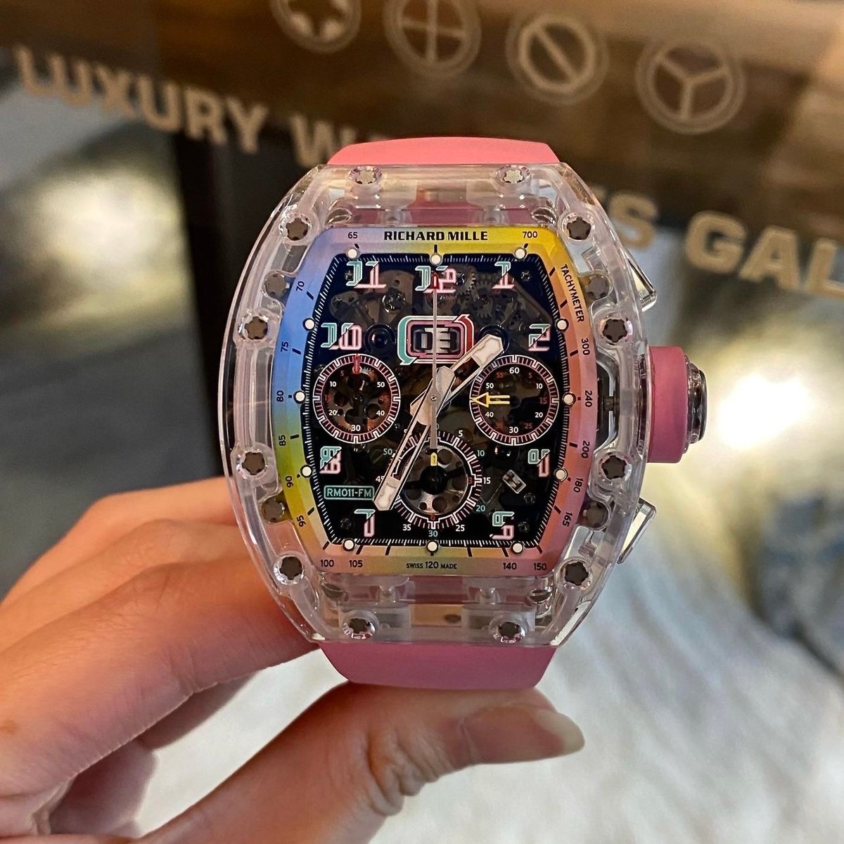 The Most Iconic AET REMOULD Richard Mille Sapphire RM 011 Revealed!!
.
Watch Details 手錶詳情: bit.ly/3NMe2Fa
.
.
.
.
.
#richardmilleWatches #RM011 #RichardMilleClub #menfashionreview #mensfashion #menfashion #Luxury #luxuryStyle
