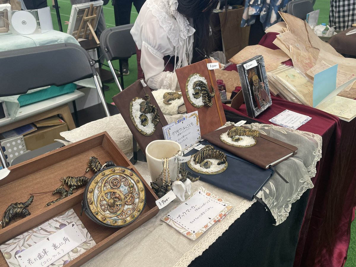 horncrafter's tweet photo. ホルンクラフターは本日も居ます！お気軽に手に取ってご覧くださいね🐐

#札幌ハンドメイドマルシェ https://t.co/G6IjAJJdL4