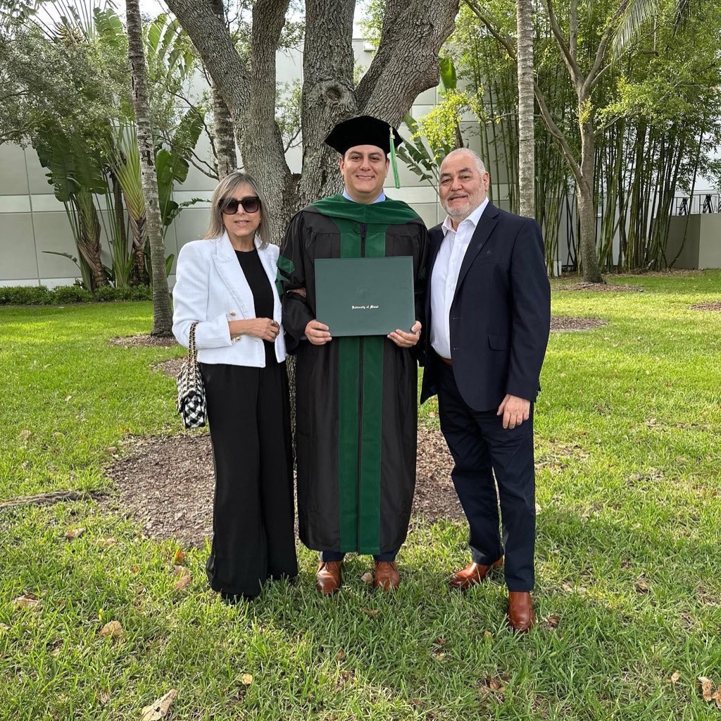 andrescoronamd's tweet photo. Andres Mauricio Corona, M.D.

Si se pudo! What was once a lifelong dream has become reality. It is an immense privilege to become a physician and I will be forever indebted to my family, mentors, and friends for their unwavering support. @umiamimedicine @LatinoSurgery https://t.co/mjtZHpq3SJ