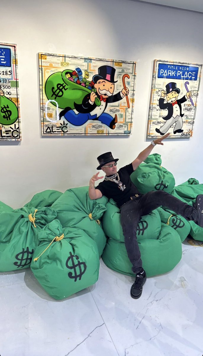 ragstorichienft's tweet photo. @alecmonopoly pushing the boundaries of the art. 🖼️ 🎨 #ragstorichie #alecmonopoly #nfts #art #edengallery https://t.co/bhE5XwMwxQ