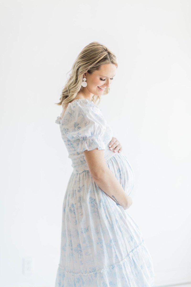 graciegail10's tweet photo. oh update twitter i’m engaged &amp; having a baby in 13 days https://t.co/5hnZPuKBAM