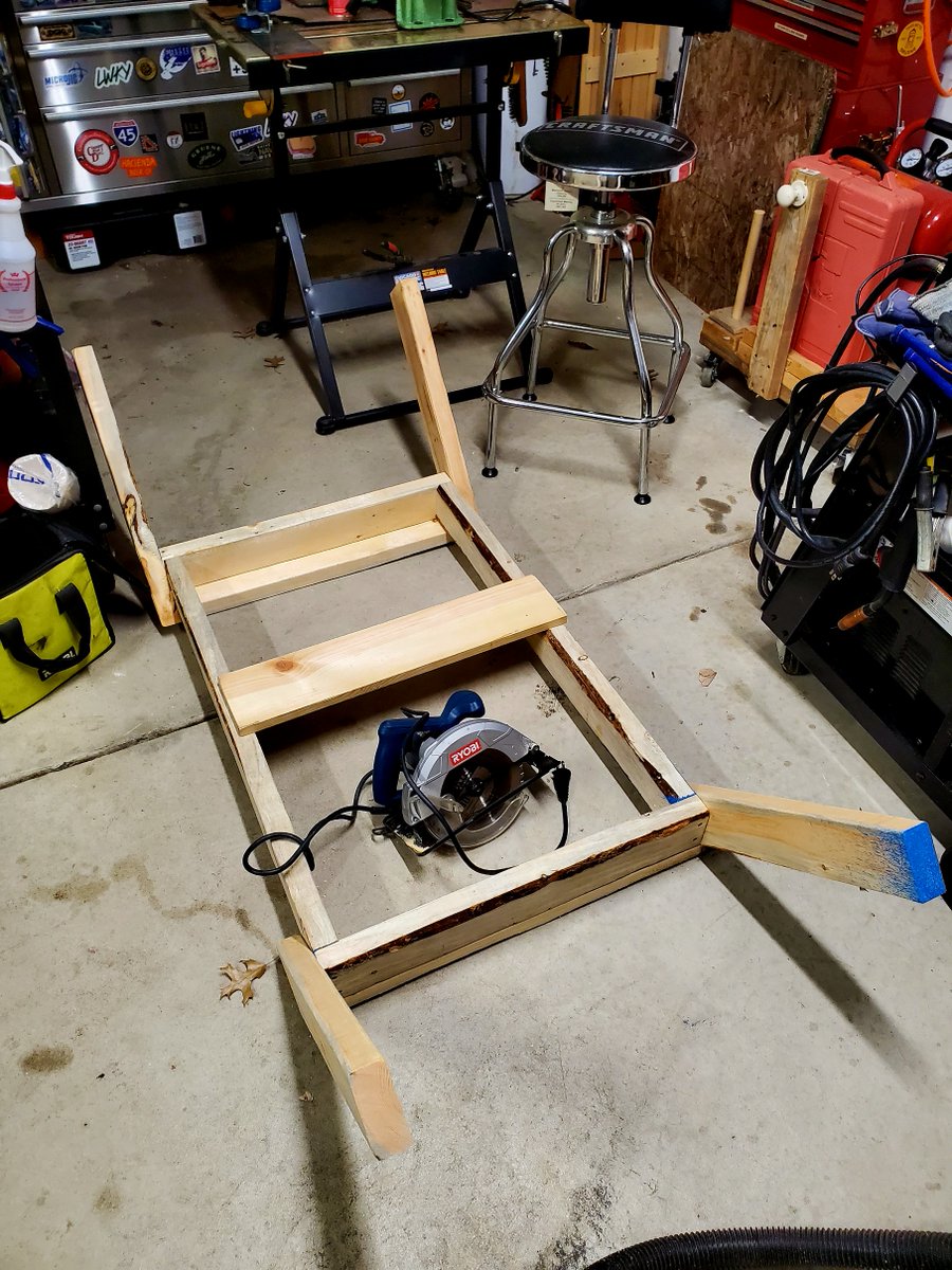 kyzernick85's tweet image. Wild few weeks of work travel, good to be behind my own computer again.  Managed to get a wood project completed, although it happened in widely spaced phases thanks to the travel.  Can't tell well from the pics, but it has casters for easier rolling.

#woodworking 
#shoptime