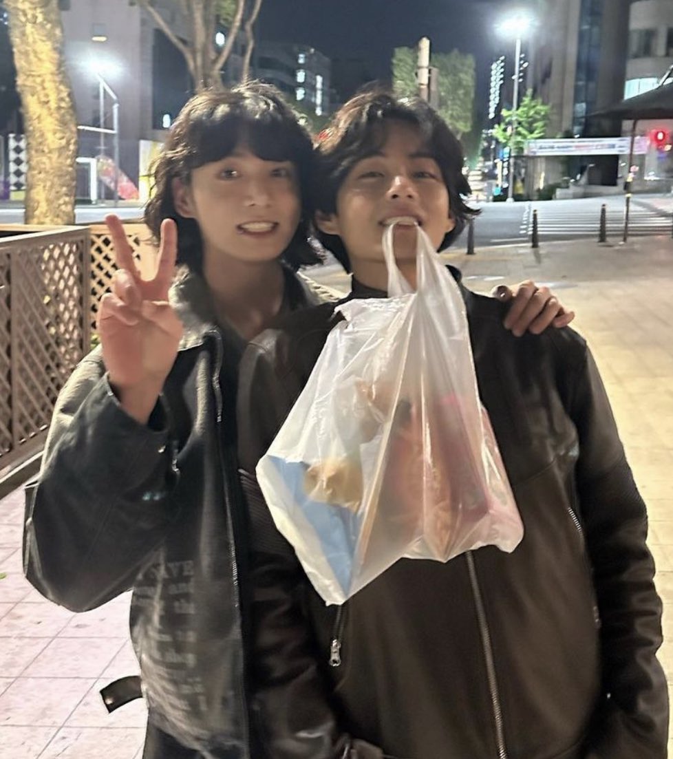 carry_JMin's tweet photo. 何年経っても優しい雰囲気のグテさん、尊くて泣ける https://t.co/A9uB4luob7