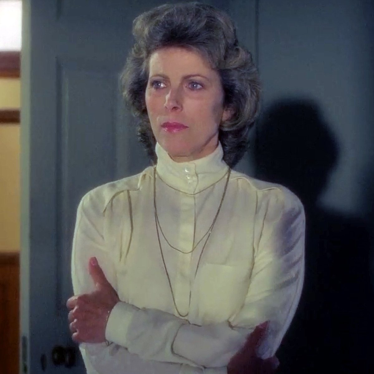 highcollars's tweet photo. Billie Whitelaw - An Unsuitable Job for a Woman (1982) #highcollar #highneck #whiteblouse #buttonedup #3buttoncollar #70sblouse #highneckblouse #billiewhitelaw #blouse #movie #vintageblouse #80sblouse https://t.co/Uu9edAdVnO