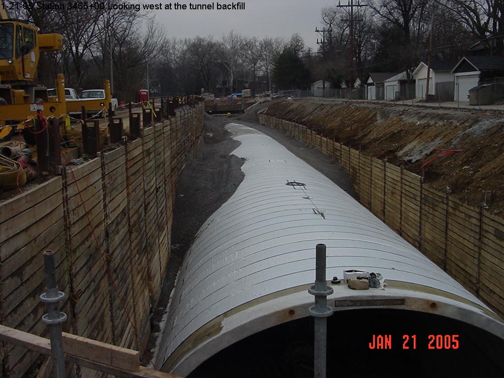 rustbeltenjoyer's tweet photo. I found these really cool St Louis Metrolink construction photos and have been looking for an excuse to post them. 

I have provided some context about them in the alt text and even more down below in a rambley thread. 👇👇👇

(1/?) https://t.co/E5dzKC03Md