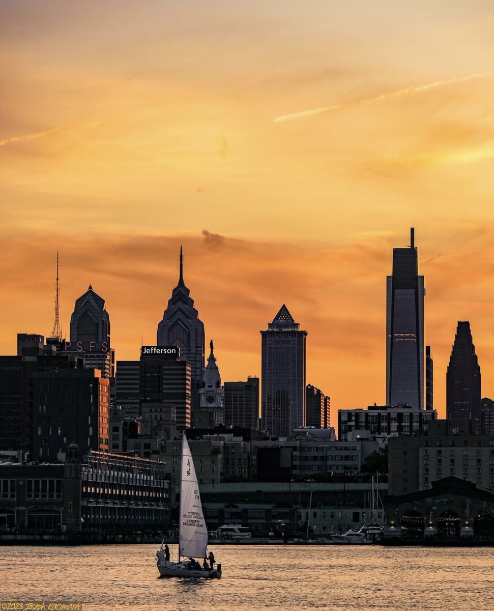 DelRiverWfront's tweet photo. Orange you glad we live in such a photogenic city?
Thanks to joseph_kaczmarek on IG for this fantastic shot of the #PhillyWaterfront.

#MyPhillyWaterfront #DRWC https://t.co/hE1GndHWPM