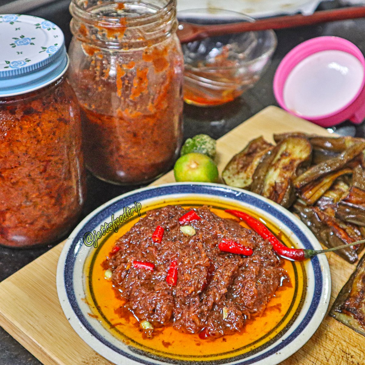 jetjet2_'s tweet image. my homemade bagoong alamang para sa pritong talong at manggang hilaw, rapsa!