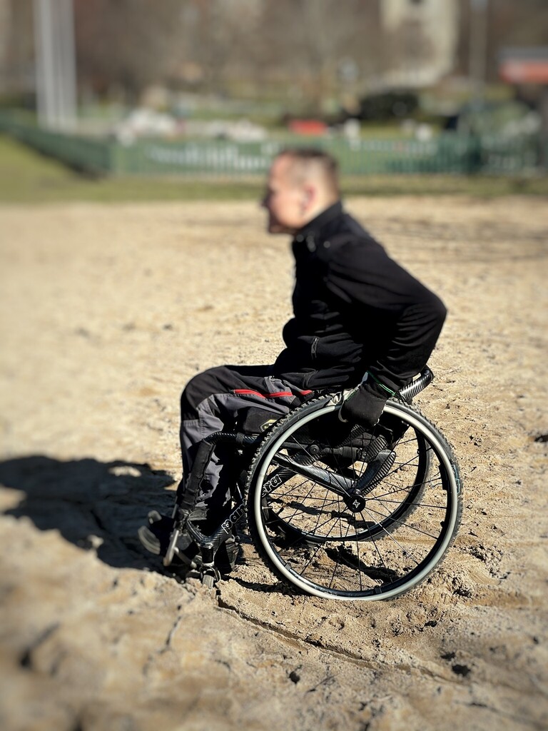 Serve un battistrada con un maggiore grip? 
Invece di cambiare ruota ogni volta adesso c'è #Retyre: il battistrada modulare che si allaccia sopra i tuoi attuali copertoni. Scopri di più qui: bit.ly/r3TYr3