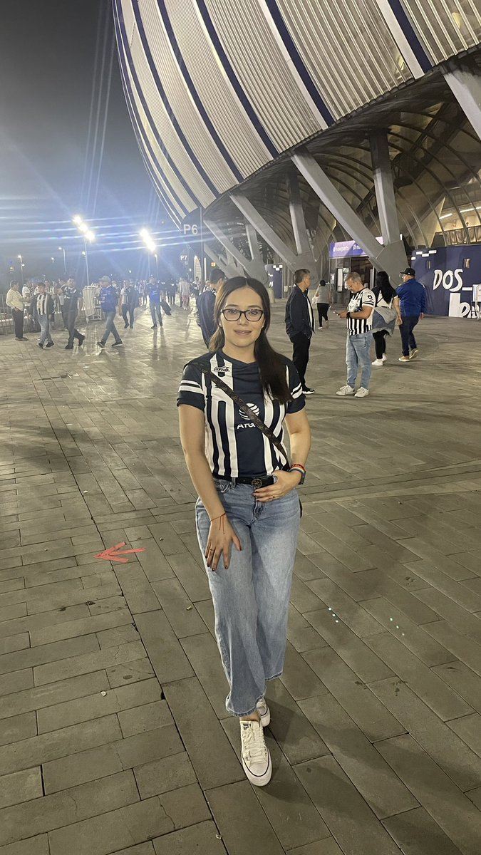 dicisneros24's tweet photo. Soy petite. 💙 https://t.co/pAKM2l79lp