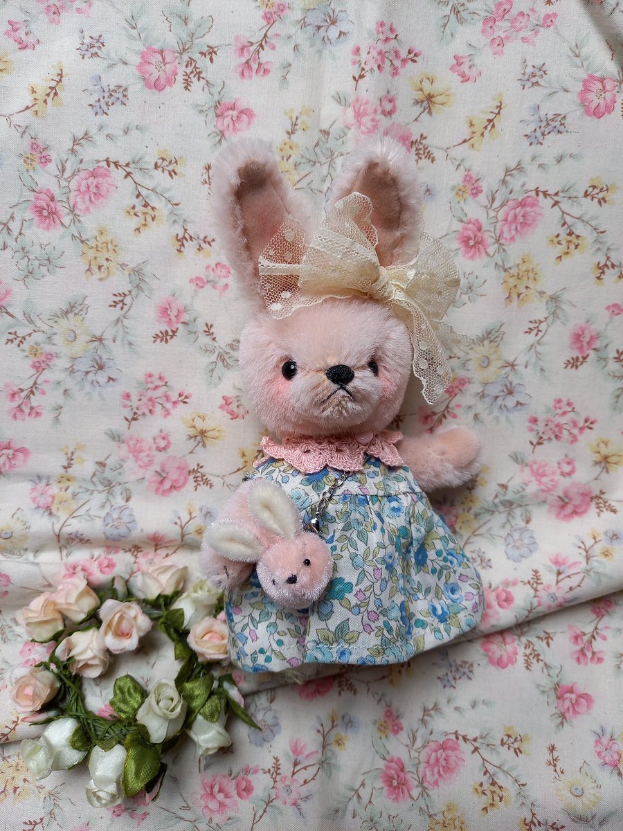 edoyakumaneko's tweet photo. creemaにアップしました～🧸🐰🐼🍓

体調不良が続いていました。
そして、委託販売先から作品が戻り、気分を直して頑張ります～ぅ☺️

うさぎちゃんやパンダちゃんが早くも新しい里親ちゃんに会えることを楽しみにお待ちしております～🧸🐰🐼((o(^∇^)o))

#creema
#magicpaw
#パンダ
#うさぎ https://t.co/ldbkJ9whEz