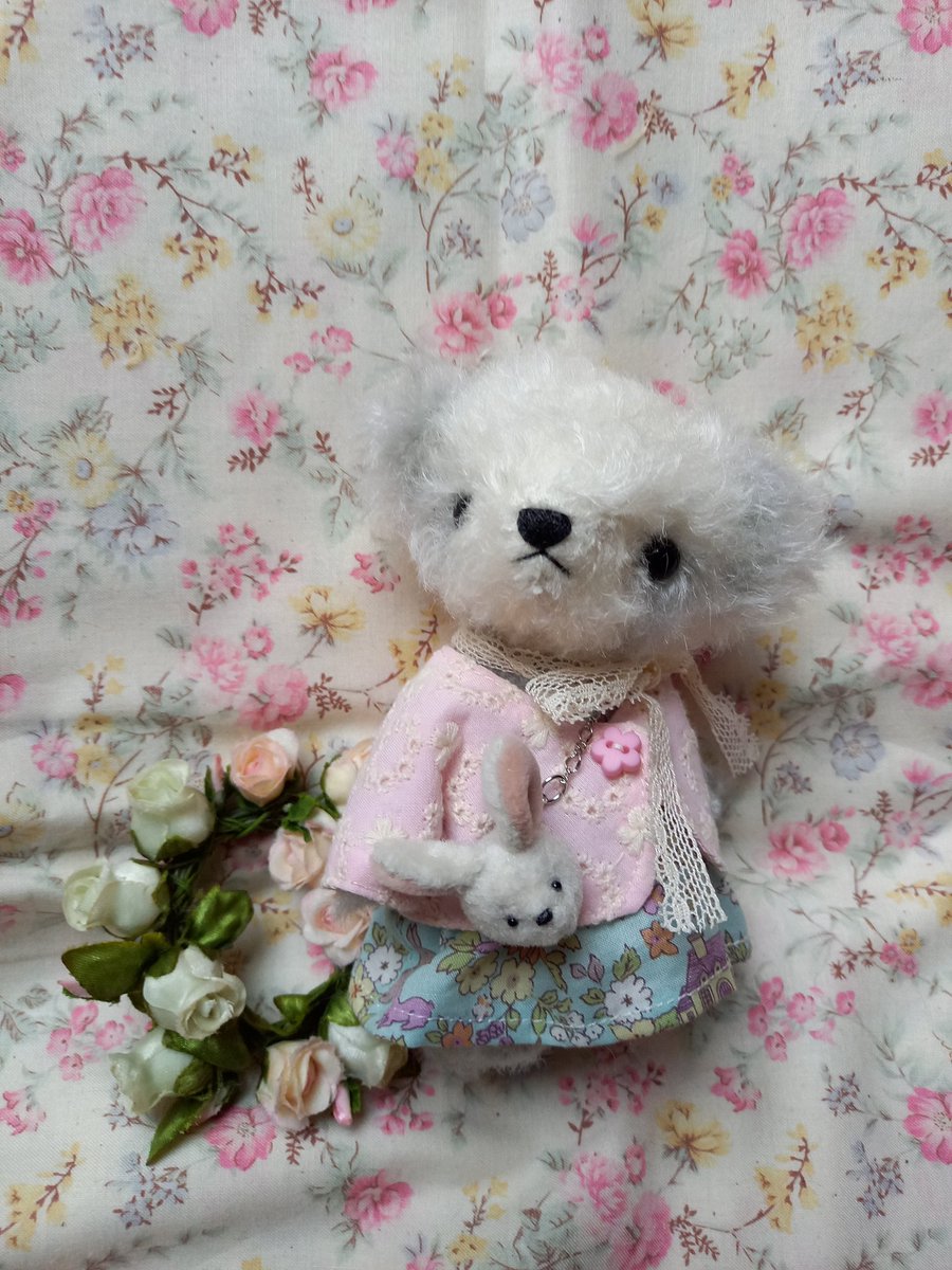 edoyakumaneko's tweet photo. creemaにアップしました～🧸🐰🐼🍓

体調不良が続いていました。
そして、委託販売先から作品が戻り、気分を直して頑張ります～ぅ☺️

うさぎちゃんやパンダちゃんが早くも新しい里親ちゃんに会えることを楽しみにお待ちしております～🧸🐰🐼((o(^∇^)o))

#creema
#magicpaw
#パンダ
#うさぎ https://t.co/ldbkJ9whEz