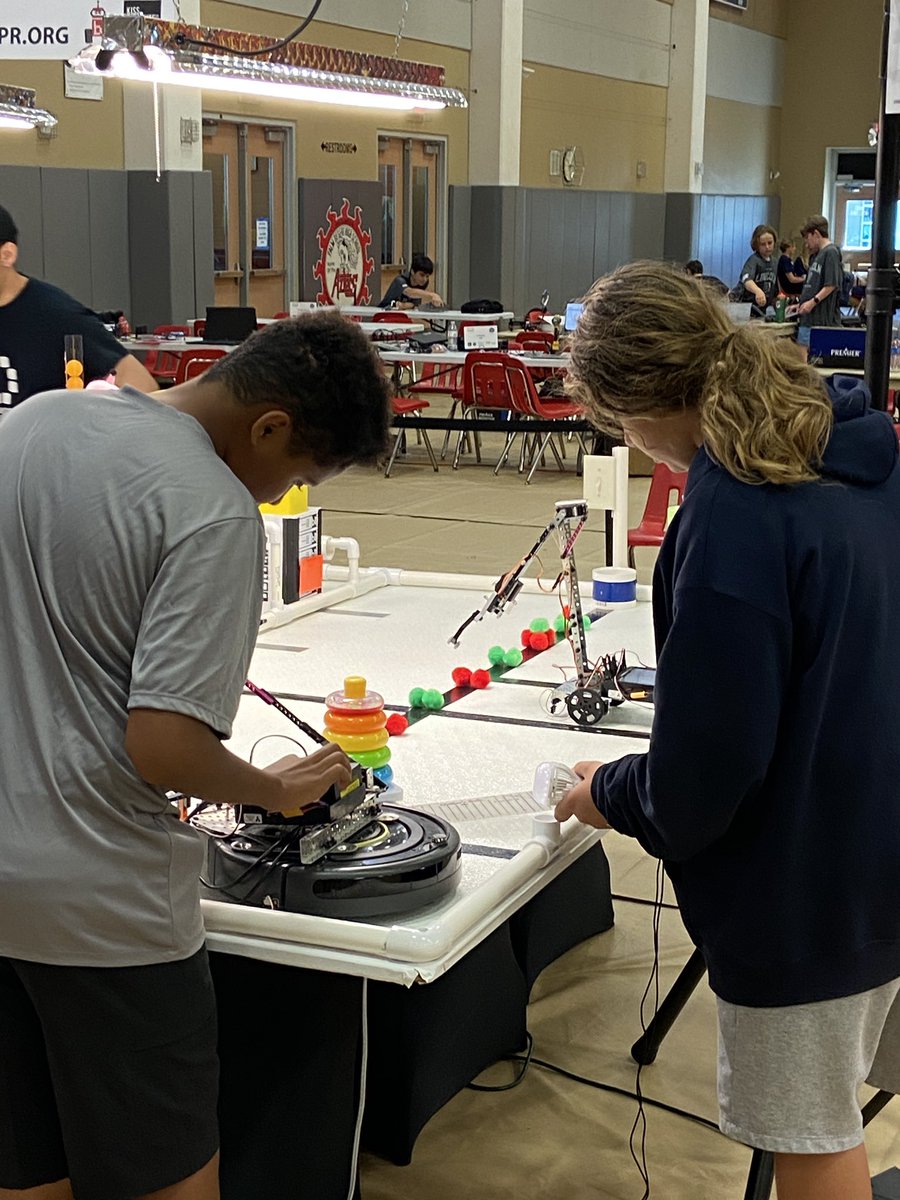 GotBulldogPride's tweet photo. So proud of our Droid Dawgs!! They over came some challenges and made it to semifinals!! Dawgs we’re in the house! 🙌🏼 #BulldogPride ♥️🐾 #BotBall #DSUSDPride @lqmstemacademy @TheDrFarah https://t.co/gM6lJoDgIs