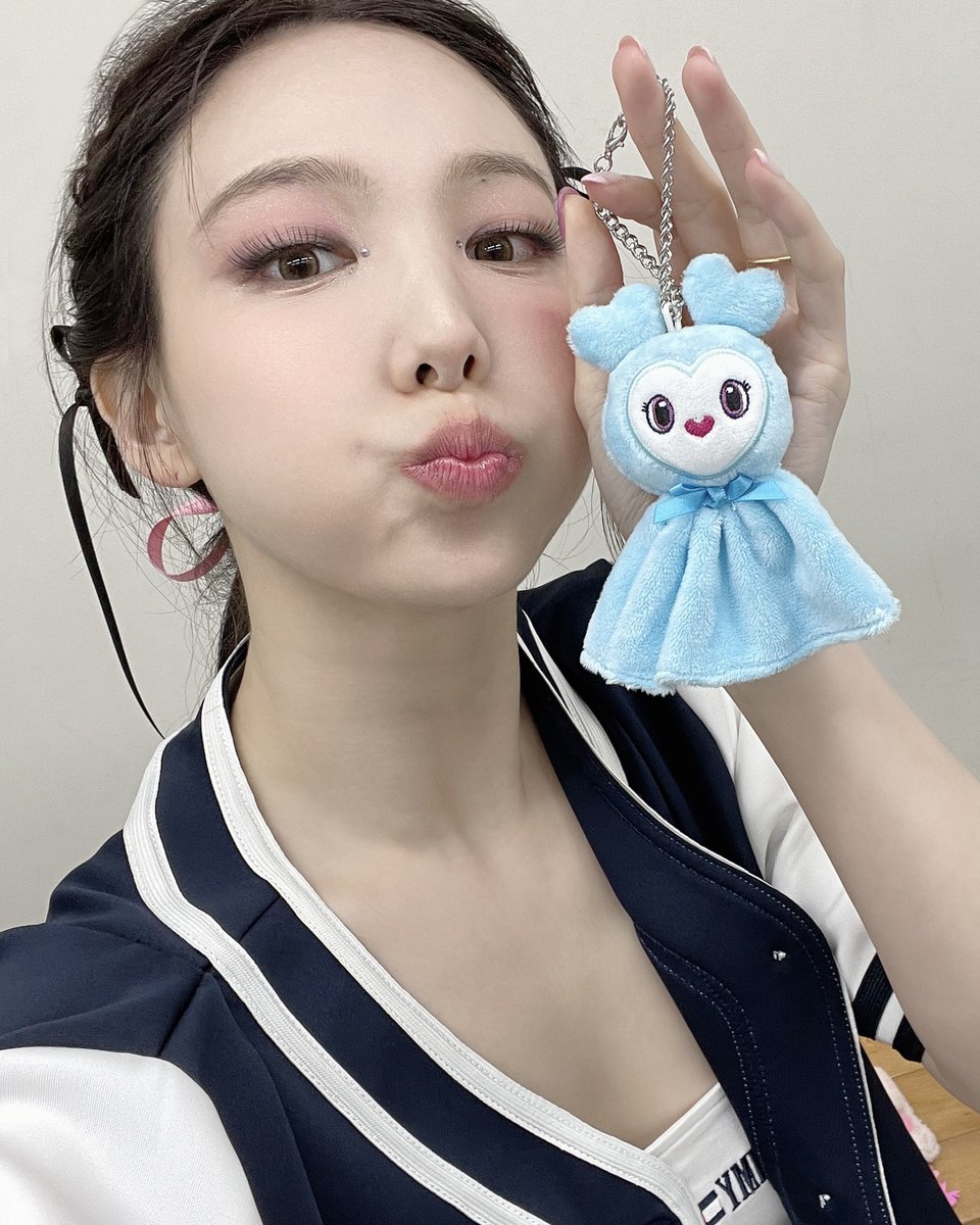 TWICE〜ヘアピン WORLD TOUR ready to be ラブリー TWICE ミナ ミブリー ヘアピン ready to be グッズの通販 by