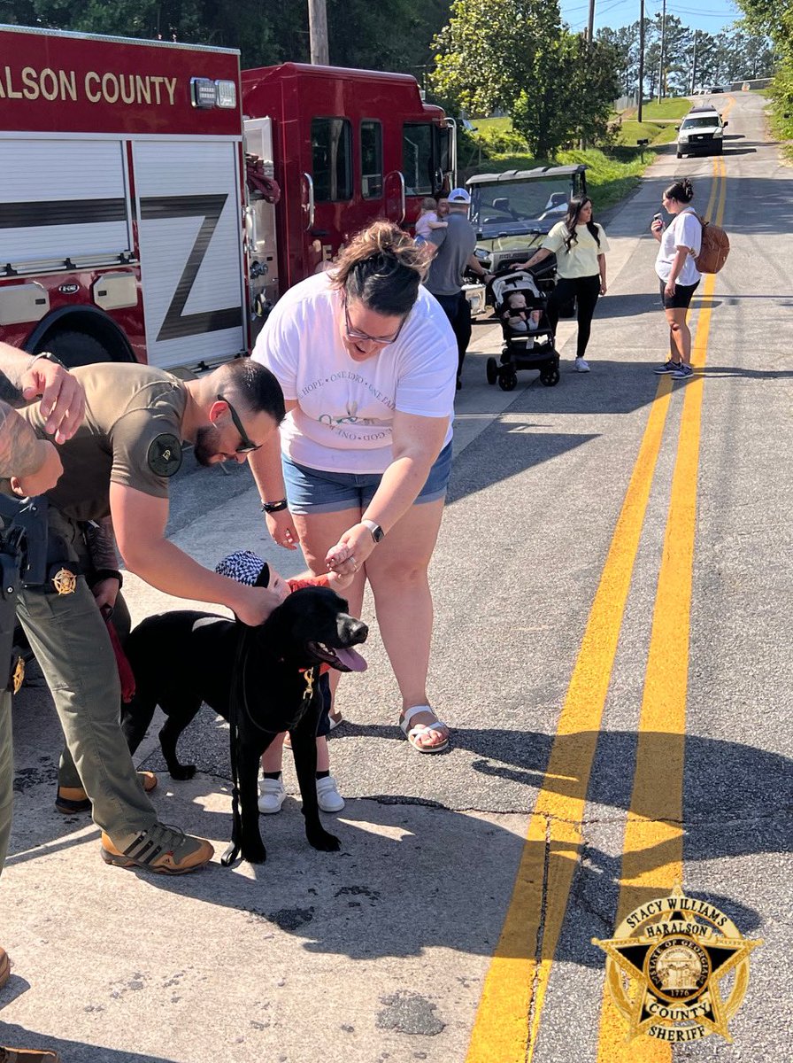 HCSO_K9Tora's tweet photo. Our photo of the day from the Buchanan Fair on the Square is this precious little one loving on K-9 Tora! 💙

@HaralsonSheriff 

#K9Tora🐾💙 
#PhotoOfTheDay 
#K9Unit 
#Labrador 
#FairOnTheSquare 
#LittlestFan 
#TouchATruck 
#K9 #GoodGirl #BestDay #HCSO 
#DogsOnTwitter https://t.co/pUfulyXweD
