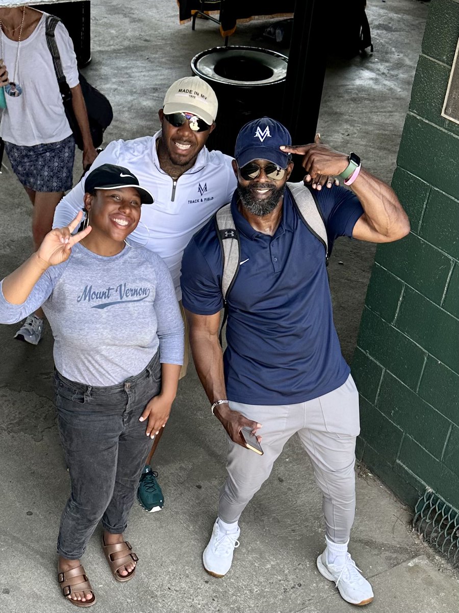 klundstromatmv's tweet photo. Reminded of the impact of coaches … confidence builders, capacity increasers, direction givers, able to coach team &amp; support individuals, 💙heart-filled, kid-focused, character + @TheMVSchool @SheldonStaples @Mr_SpeedCoach @MV_Athletics #MVProud Thank You! https://t.co/WfZjHRrMzf