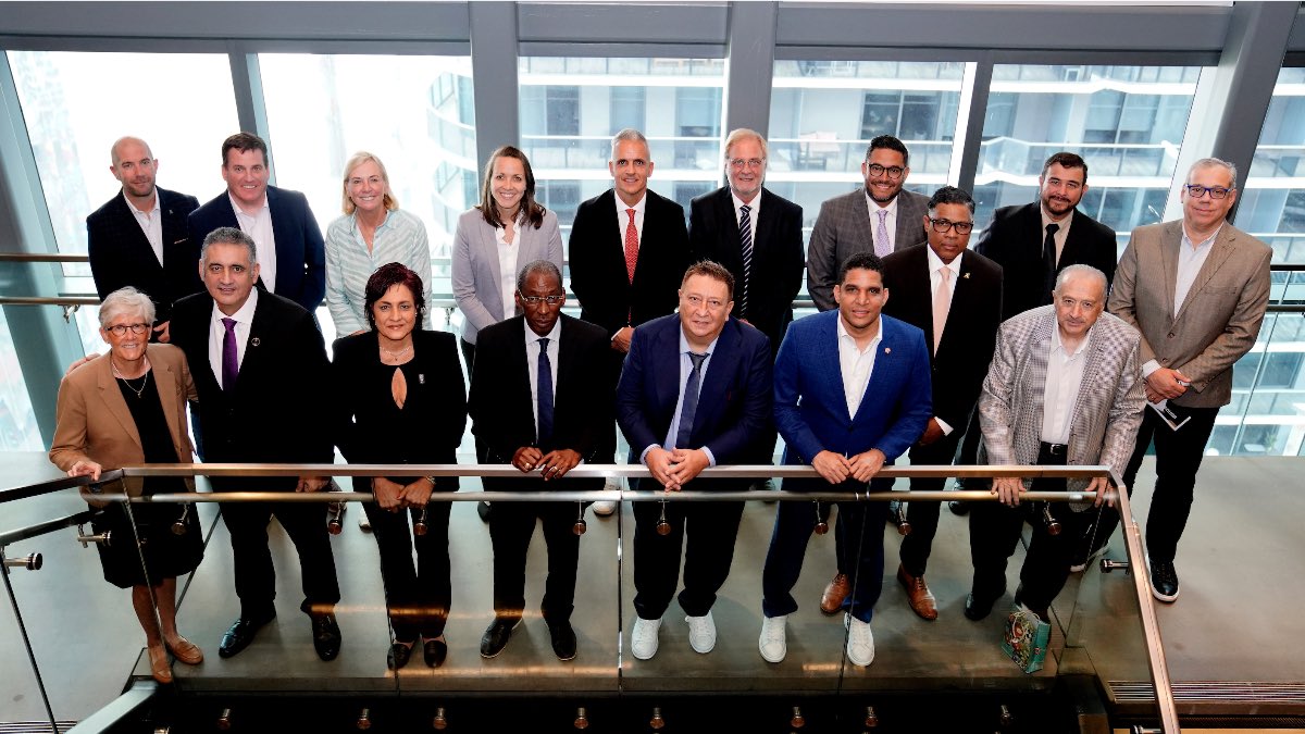 Fabián Borro 🇦🇷, presidente de <a href="/cabboficial/">Argentina Básquet</a>, es elegido presidente de FIBA Américas para el periodo 2023-2027. Dentro del nuevo Ejecutivo de la organización regional, <a href="/RafelinUribe/">Rafael Uribe</a> 🇩🇴, presidente <a href="/FedombalRD/">Federación Dominicana De Baloncesto</a>, es confirmado como miembro de la Junta Zonal de #FIBA.

👏¡Enhorabuena!