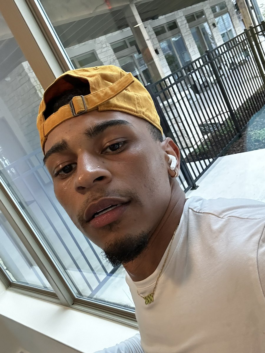 __QueD's tweet photo. if you see this RT with non - smiling pic. Keep it going https://t.co/tZPruQgi4K