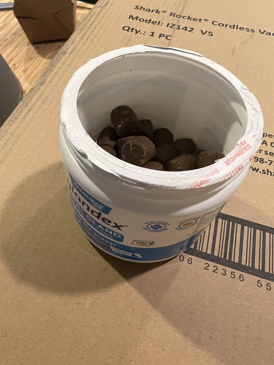 Kdaddy91's tweet photo. @Vetnique why is there a microchip in this glandex???? #vetnique #glandex https://t.co/0q7GjhaSDD