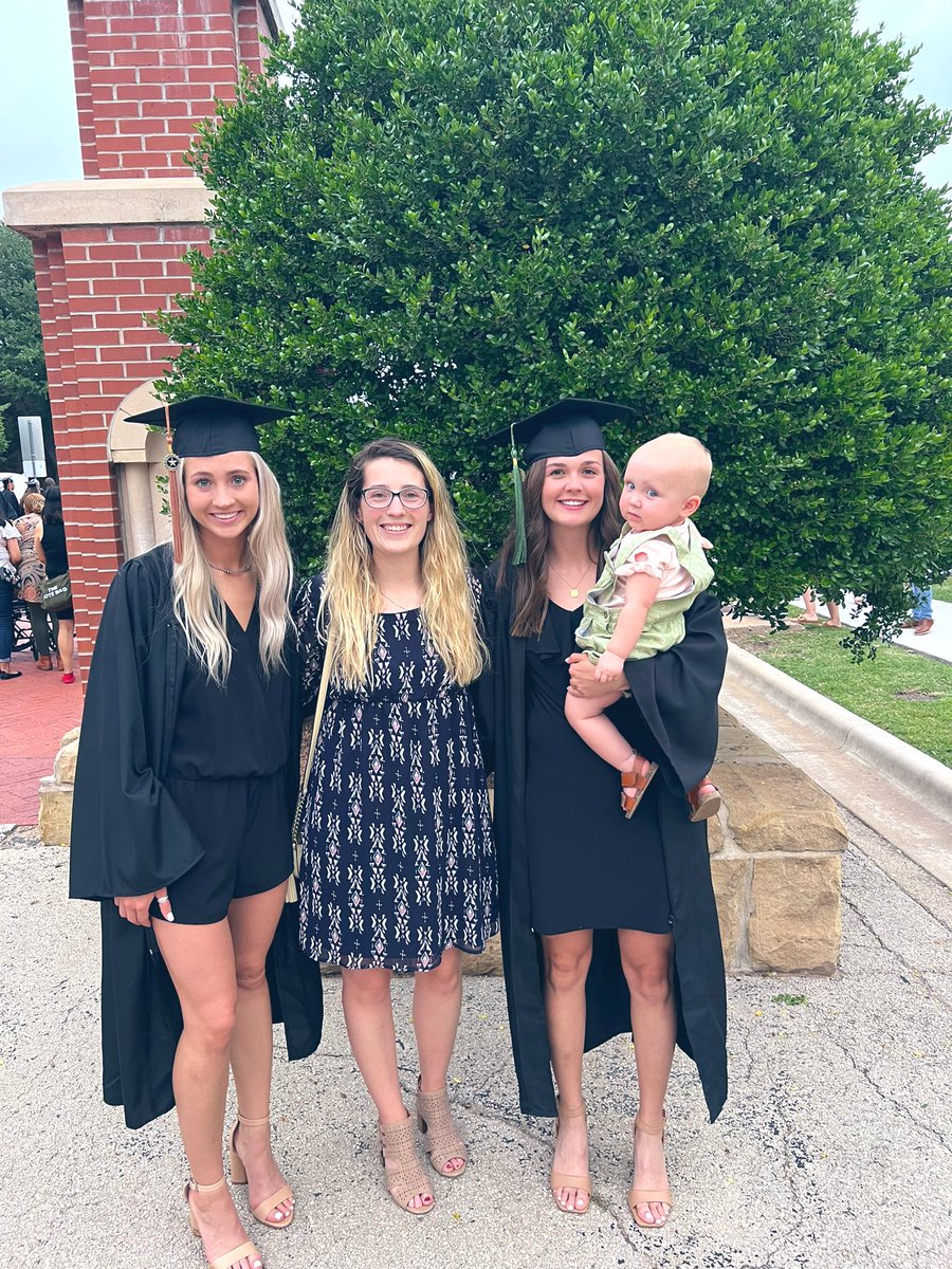 PresleyFisk's tweet image. One of the best days of the year..graduation day!!! Congrats to these 3 🫶🏻💛Can’t wait to see what all you accomplish!!! @HPUWBasketball