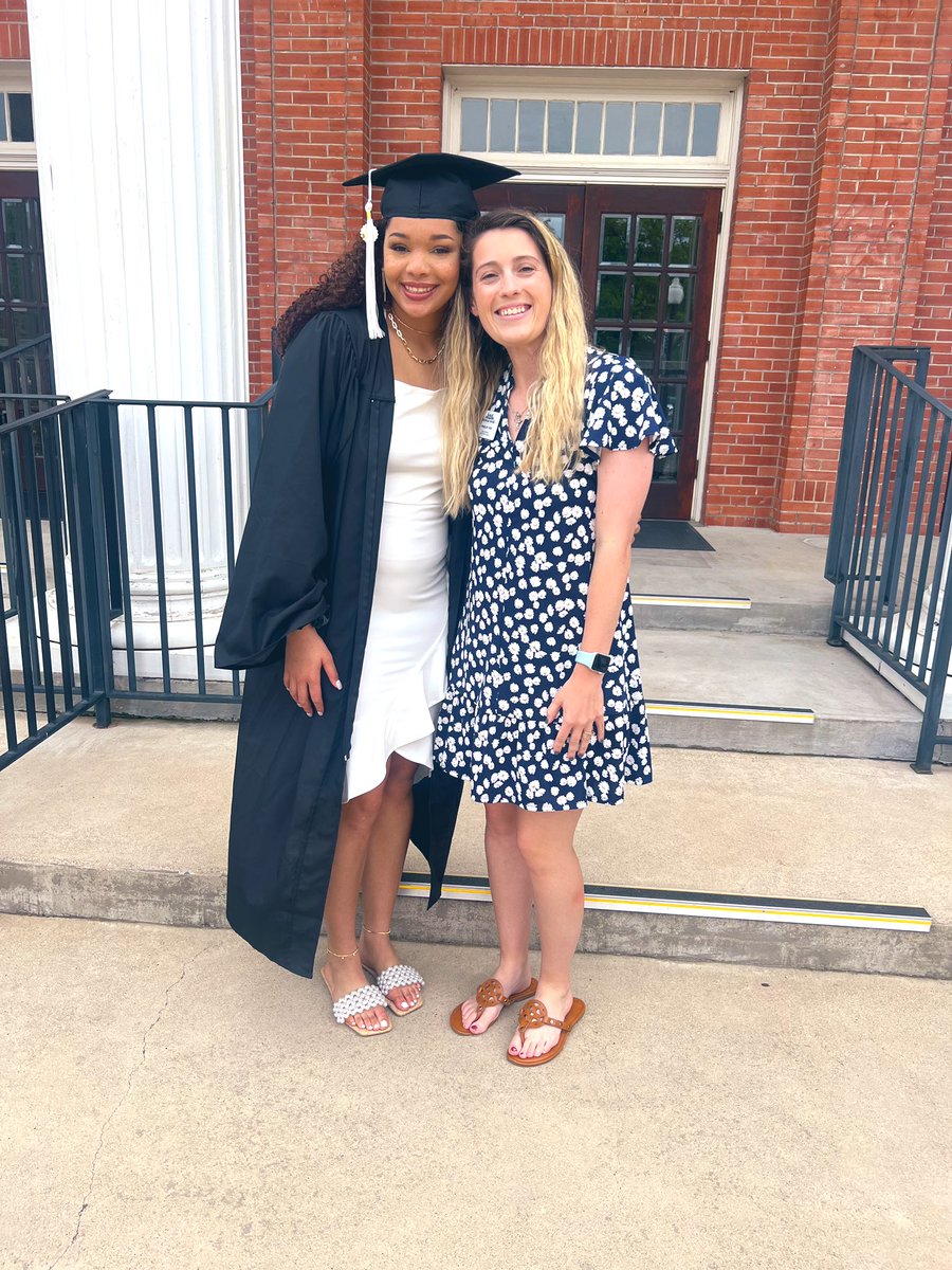 PresleyFisk's tweet image. One of the best days of the year..graduation day!!! Congrats to these 3 🫶🏻💛Can’t wait to see what all you accomplish!!! @HPUWBasketball