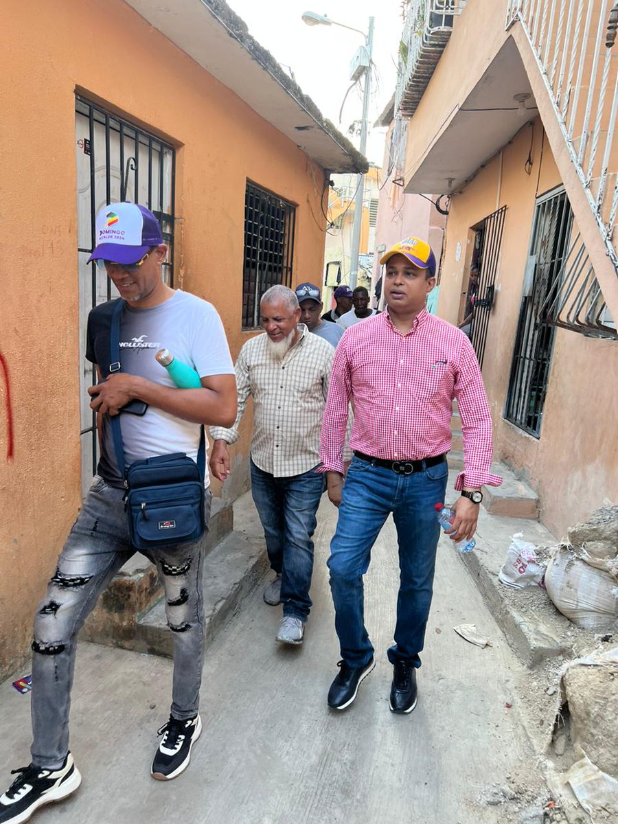 C2Dnpld's tweet photo. El compañero @OmarGuevara25 miembro del CC y pre candidato a diputado por la #C2DnPLD en Los Ríos apoyando el encuentro concentrado #1MillonDeAmigosParaAbel #AbelPresidente https://t.co/dOYR7HbfnZ
