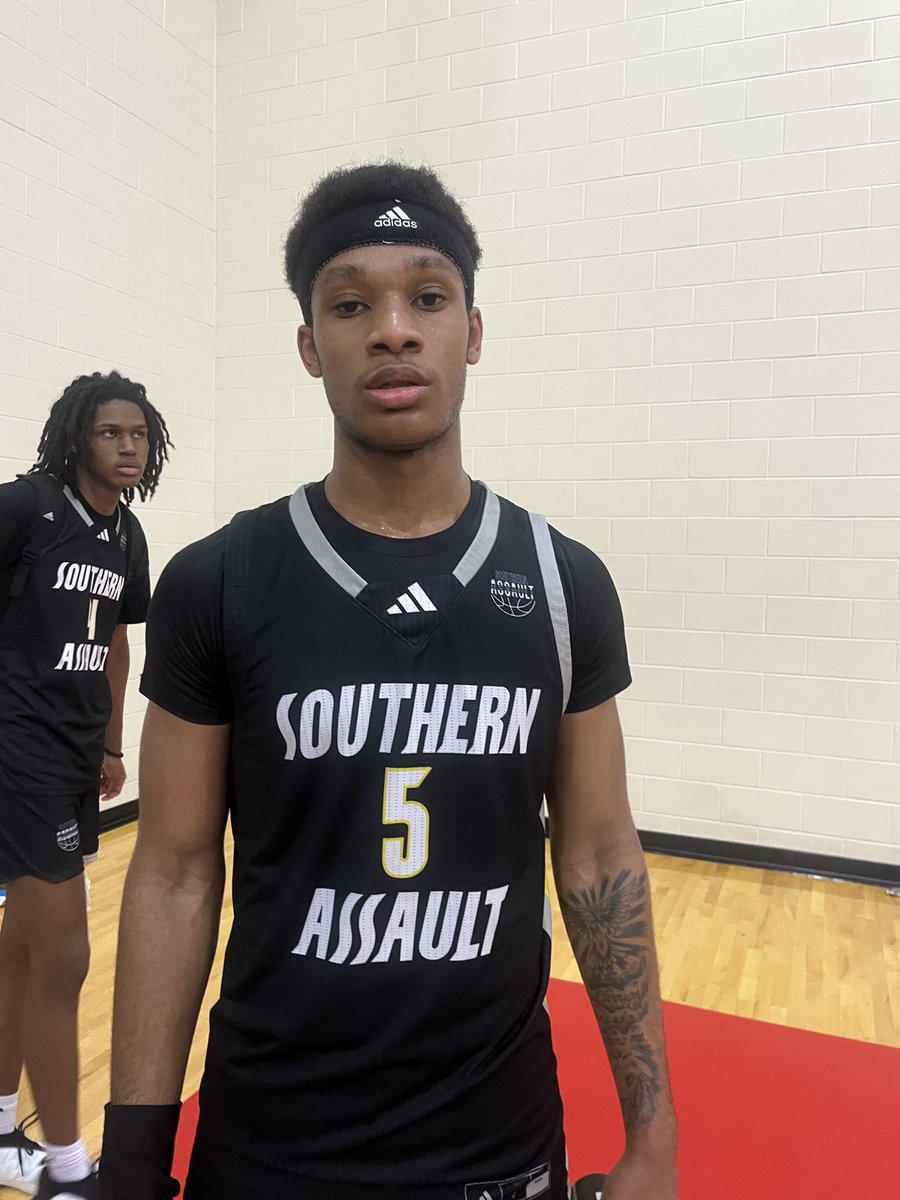 🚨Dallas Hoop Scene NextUp🚨

@MicahhRobinson (6’7 F, ‘24) continues to impress after securing multiple HM offers and the 2023 Adidas Eurocamp. His exceptional inside scoring skills flourished at #WWTS23 with @AssaultSouthern, dropping 20 against Team Florida📈

@TheTB5Reports