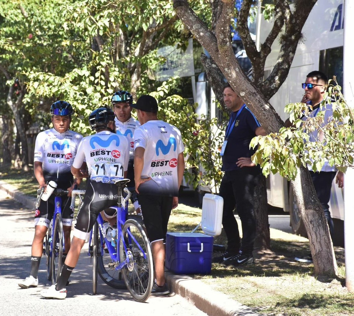 #VueltaFormosa 🇦🇷. Día 3: <a href="/bytrik/">byterbrod</a> y <a href="/AlbaJuan97/">Juan Alba</a>  entraron en la fuga de la jornada. En el sprint final #SebastianNovoa se ubicó noveno y el 'Patrón" en puesto 11.

#SomosUnaFamilia 
#CiclearNosMueve 

.