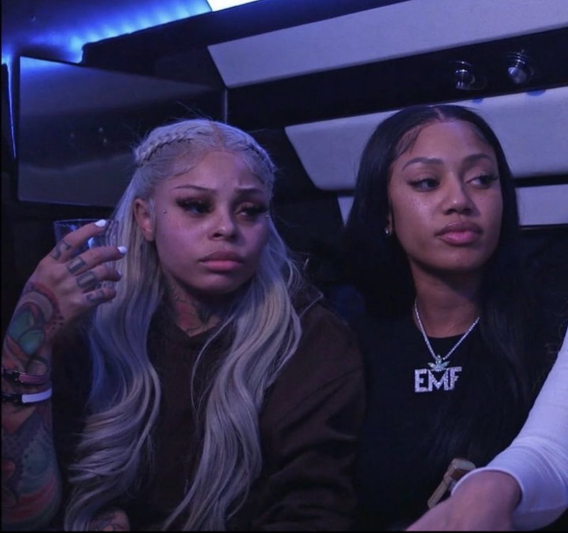 Agrl2die4's tweet image. Me &amp;amp; my friend tryna see what’s dis bitch issue