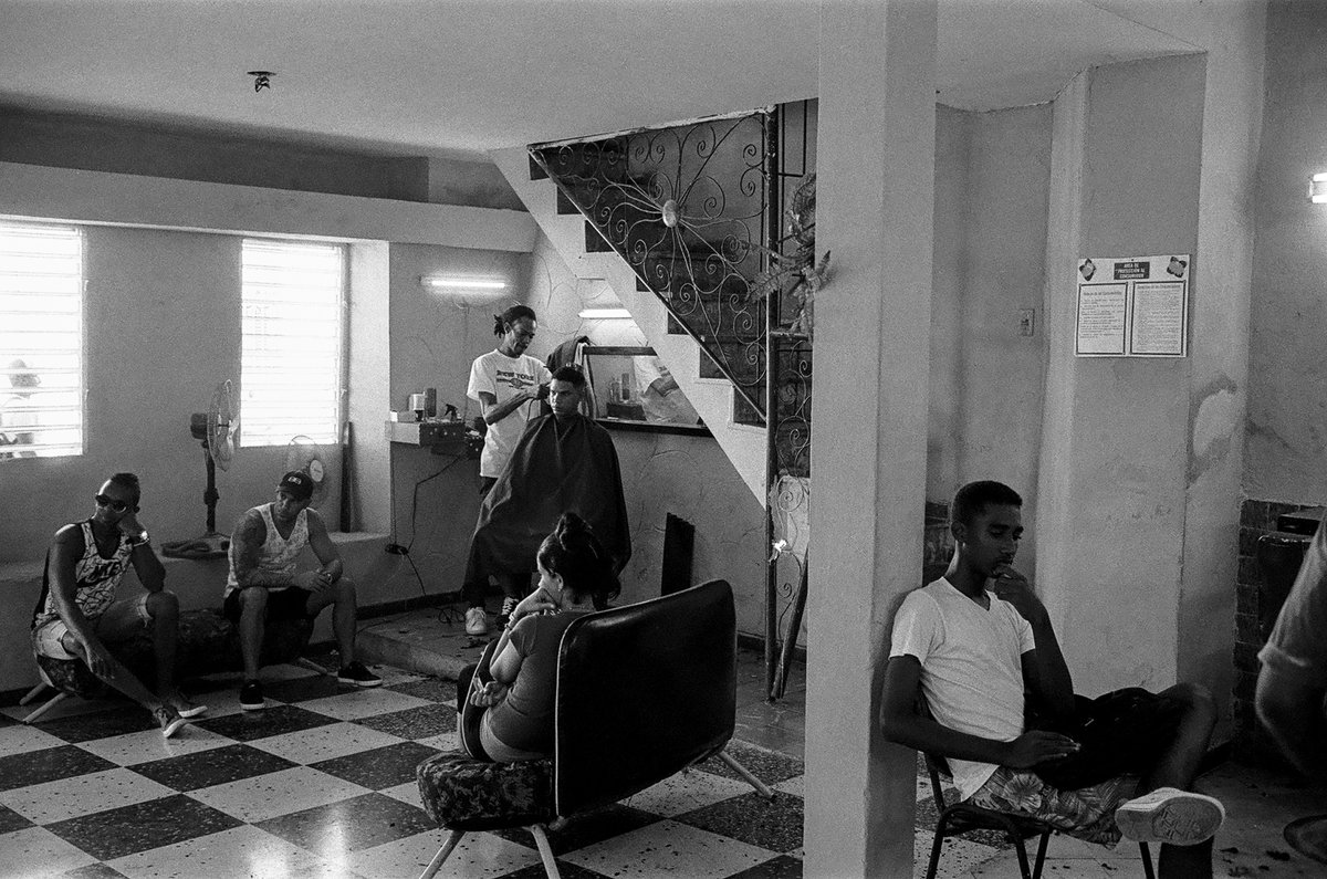 soniji's tweet photo. @ZDP189 I need a hair cut, this is the perfect place to go to. Shot on @ILFORDPhoto HP5 #film #cuba #hp5 #leica @leica_camera https://t.co/OmvAHsksZs