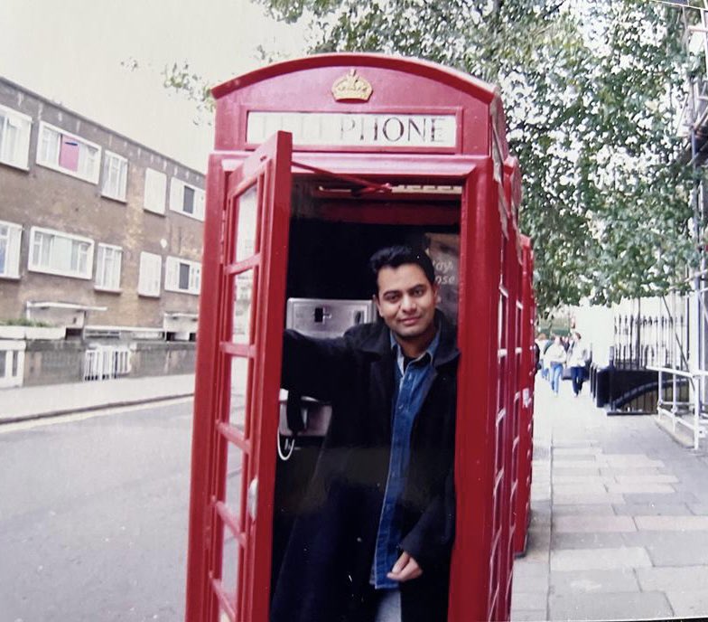 KTRBRS's tweet photo. In London, 22 years back 

Reminiscing as I return back home https://t.co/XeejM8k8SA