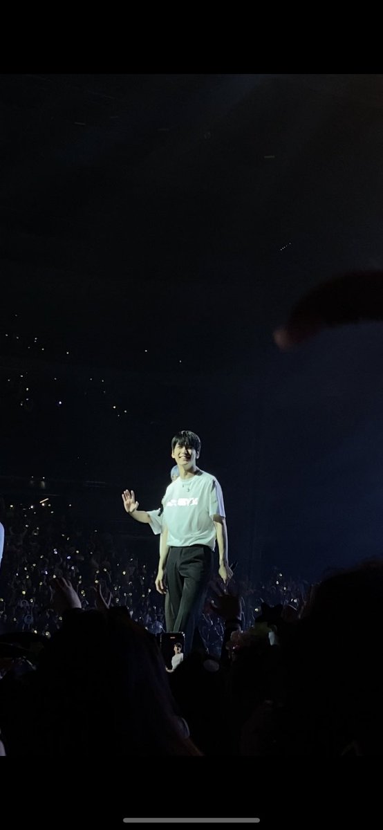 minryus's tweet photo. buttt life update: i saw txt (the lomls) :D https://t.co/DR8CuwqmEa