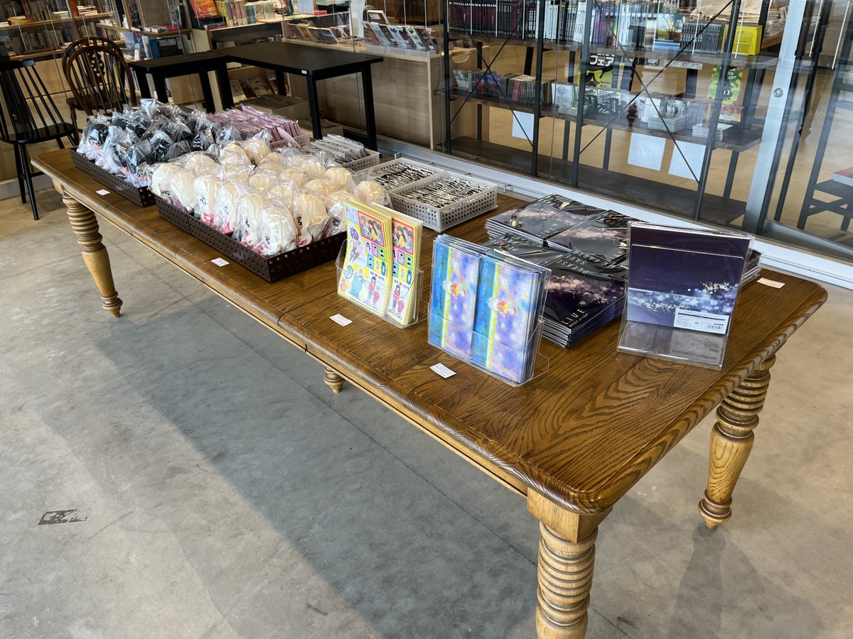 DAVINCI_STORE's tweet photo. ＃ダヴィンチストア は、朝10時開店です。

『ぼくの地球を守って』コーナー内容は、ご案内画像をご覧ください。

今回の展開以降も、日渡早紀先生からいただいた色紙は、原作コミックスと共に、当店営業中はいつでもご覧になれるようにいたします。

#ぼく地球ライブ

https://t.co/Lzj0vcYMLU https://t.co/12j9tiTWn5