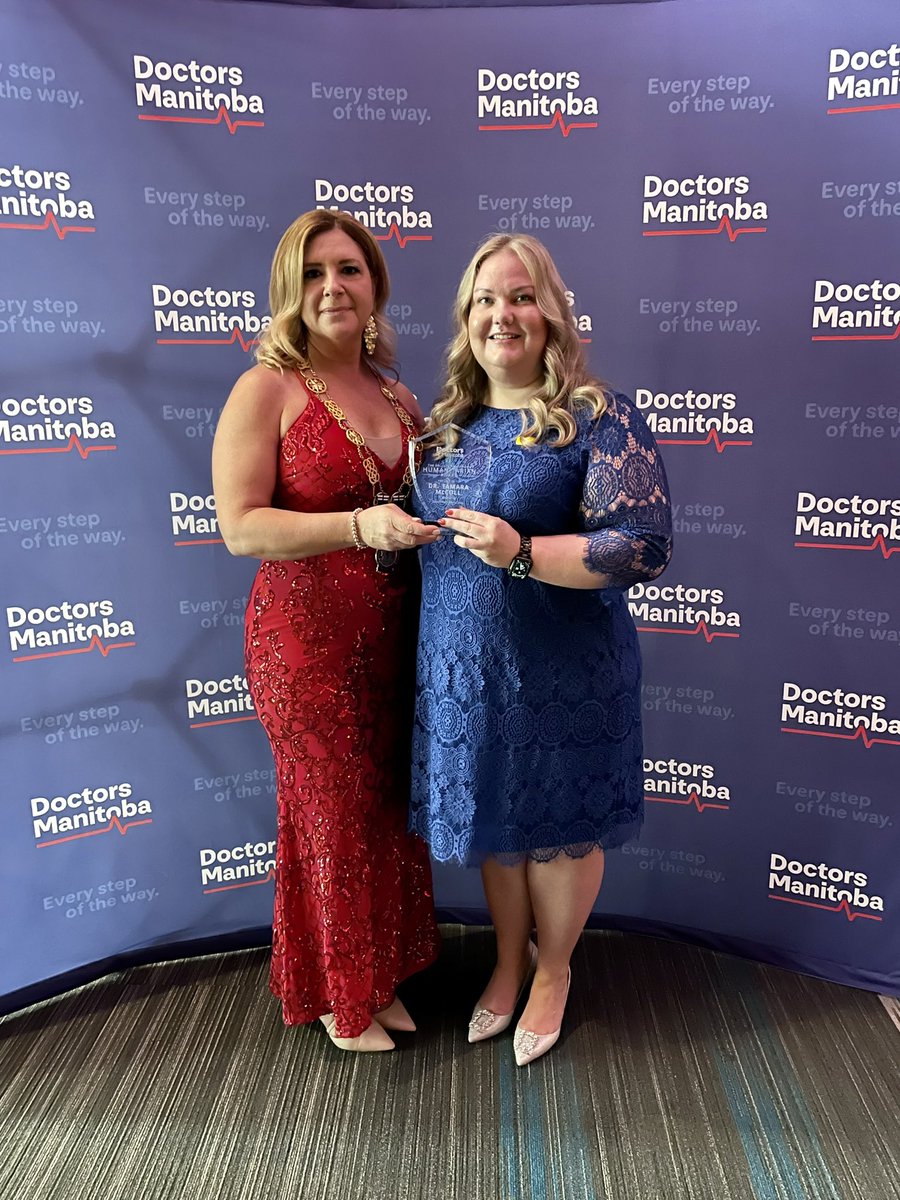 DoctorsManitoba's tweet photo. Our 2023 Humanitarian of the Year, Dr. Tamara McColl rallied her colleagues to form a committee &amp; organize a rally of over 5K ppl at the Legislature. She has been on many medial missions to Ukraine since the war broke out, returning just this week from her latest mission. #MBDocs https://t.co/iFW0MtQvGb