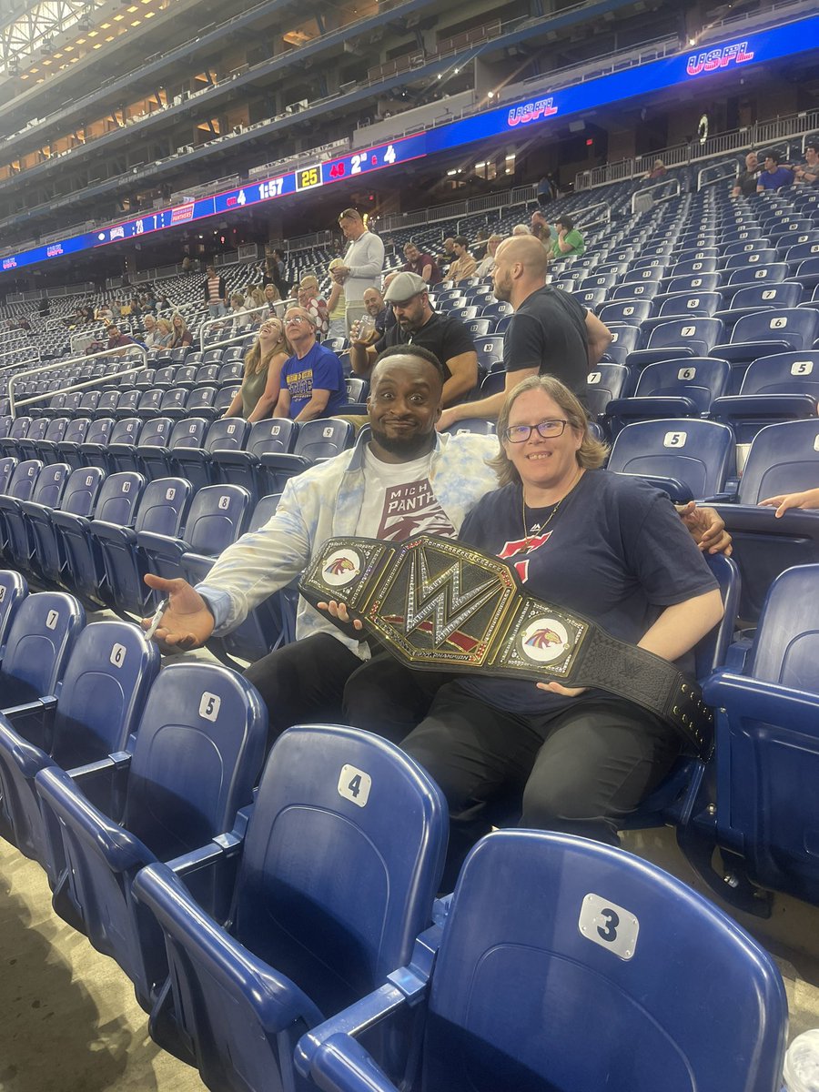 cdndutchmen's tweet photo. @WWE  I don’t know what the guys get paid to handle the belt and take photos of @WWEBigE but they are amazing and so kind and so helpful and deserve a raise for being that amazingly awesome https://t.co/oD0mlgTZ5o