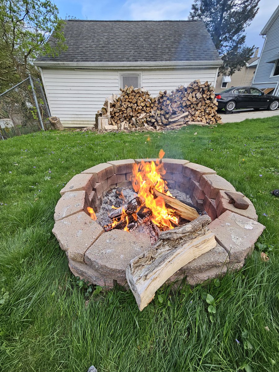 BobBoris17's tweet photo. My ideal evening #flametherapy https://t.co/NF9l9BnjzB