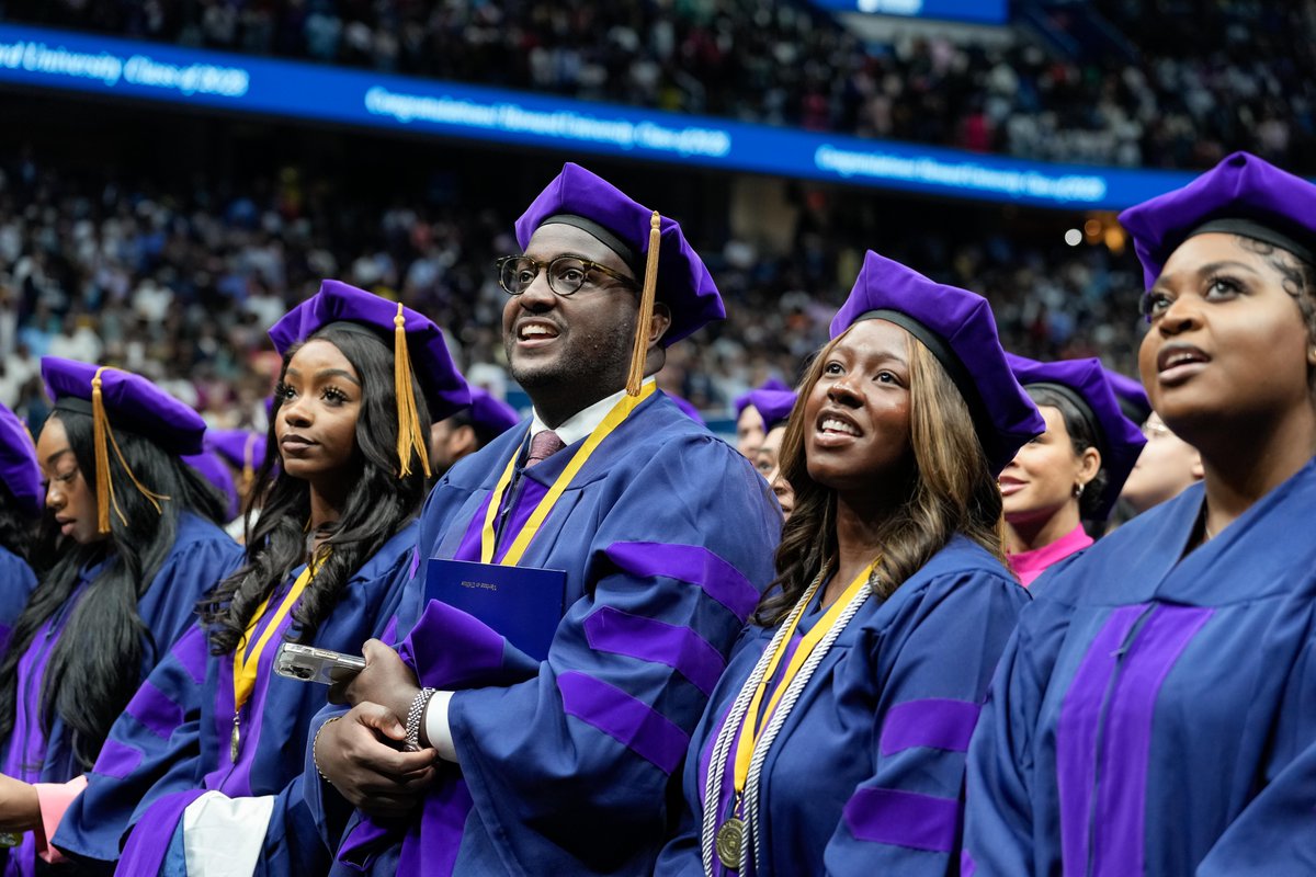 POTUS46Archive's tweet photo. It's at Howard where I see a future that can finally resolve the ongoing question about who we are as a nation.
 
A future that celebrates and learns from our history.
A future for all Americans. 
A future I see you leading. https://t.co/k8lXClf6SK