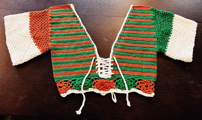 Aesir Valhalla - Size Medium #croptop in green, orange, and white. Super cute notify on the bottom, fun sleeves, corseted back and front. This one is finished and ready to be shipped out. You can purchase it for $80 today! Just DM me to claim! #fashion #rave #festival #crochet https://t.co/qHTIu2RLGw