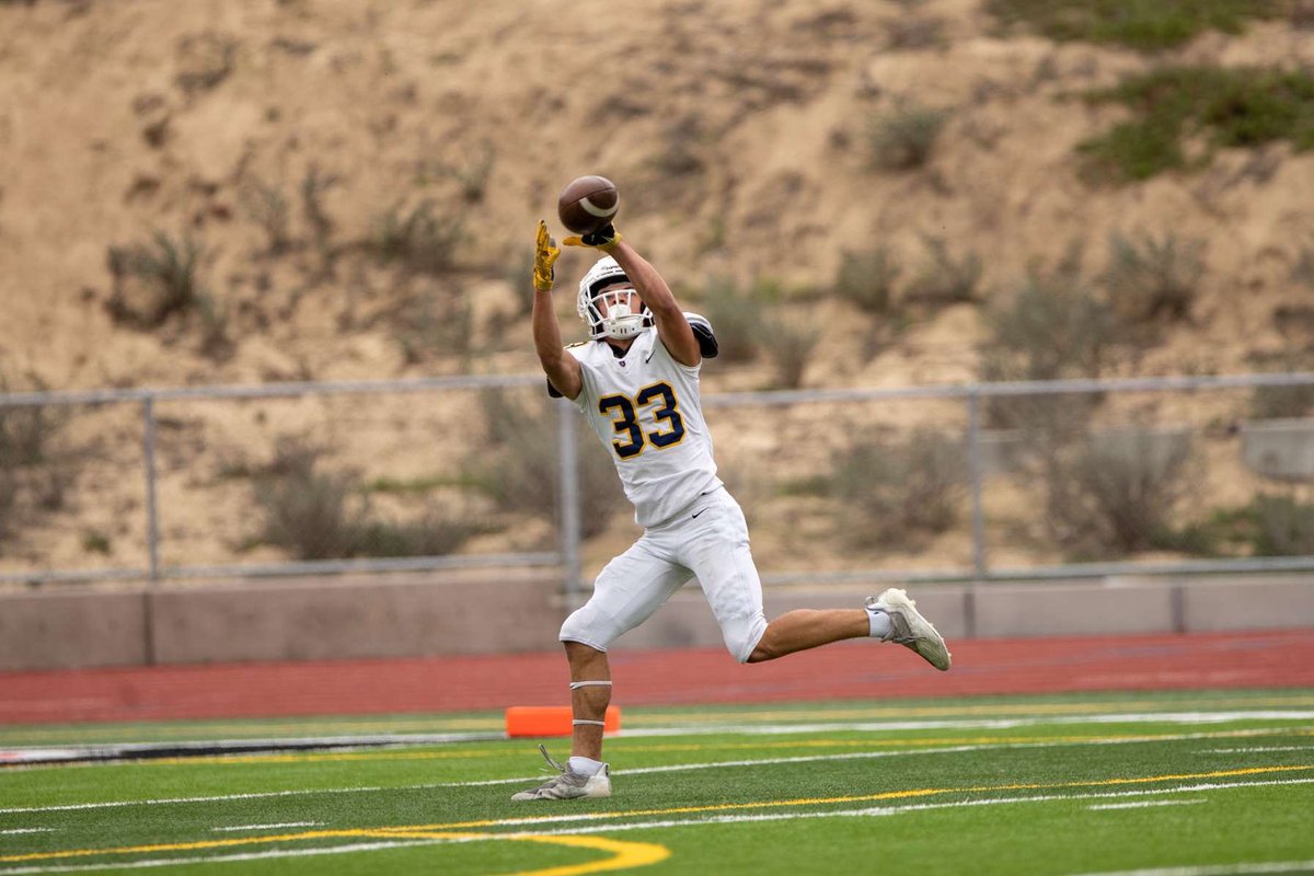 JordannMcCord's tweet photo. League MVP🏈|10.81 100m|21.93 200m|4.41 40 yard dash🏃🏽‍♂️| Great Junior year for Football and Track‼️ @CoachLowery_ @lequan_w @SQHSKnights @BrandonHuffman @GregBiggins @franks_coach @Coach_CBooth @cbowles01 @RivalsLandyn @CoachGarrett_ @ErikHamburg @CoachMikeAB https://t.co/6mplVaLBMB