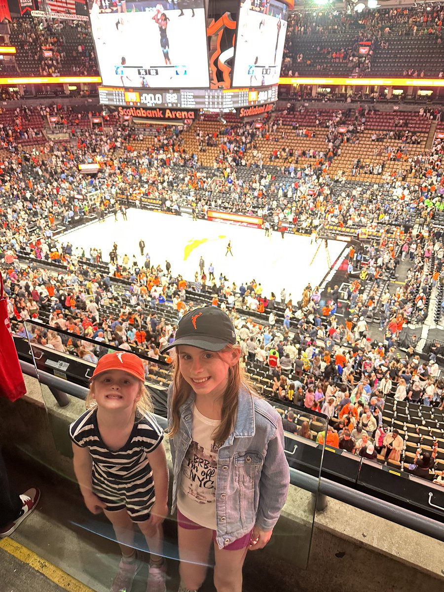 lwigbbx's tweet photo. Had an amazing time at the #WNBACanadaGame . The girls absolutely loved it! ๐ค๐ป for a team here!
#wethenorth #WNBA #WNBACanada #Toronto https://t.co/nchrJ54Y8E