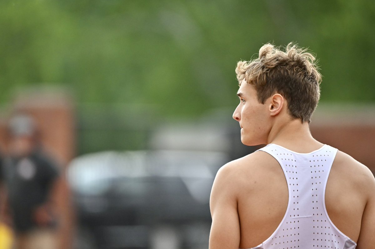 The freshman is headed to finals. 

Alec Carr turns in a PR 400m hurdle time of 52.43 for eighth in prelims, notching a spot in tomorrow’s final. 

#CycloneSZN