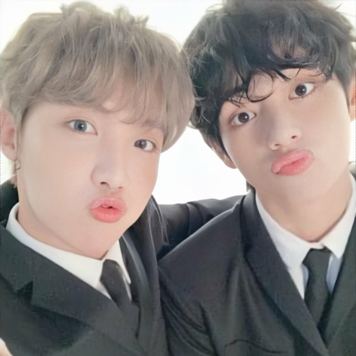 (ꪜ)H✦PE (semi-hiatus) (@vhopebot) on Twitter photo 
