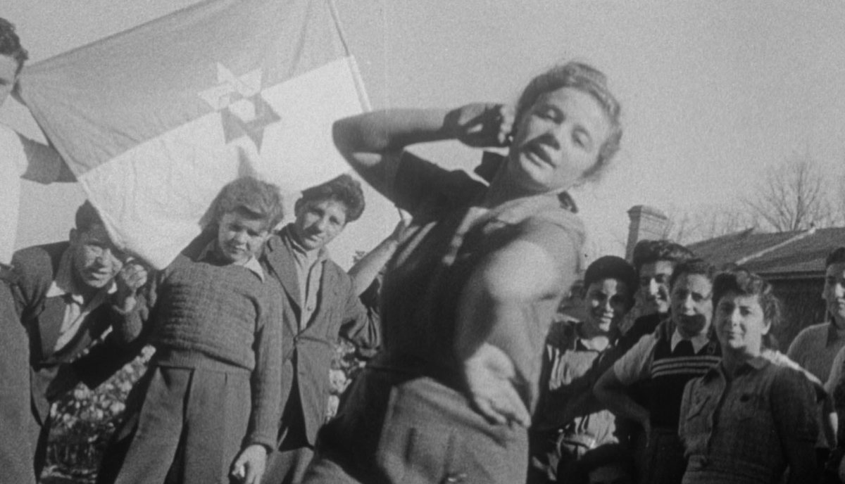 Happening at 4pm: a preview of the incredible documentary chronicle Jewish Britain on Film. Open to all - get your tickets here: bit.ly/3BoCDIt