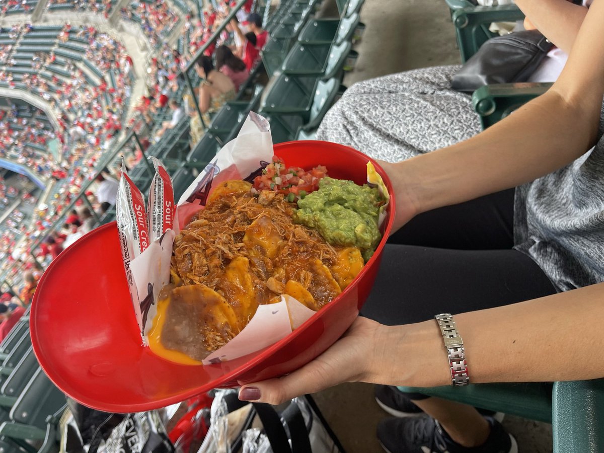 driverbobyosh's tweet photo. #エンジェルス の
#ヘルメット に入っている
#ナチョス です⚾️🥙😋
#ビールに合いますよ 🍻
#BCFLA
#brightcolorfromla
#sakuraradio
#FM鹿屋
#大谷翔平 #がんばれ〜 https://t.co/d2bIhnxLju