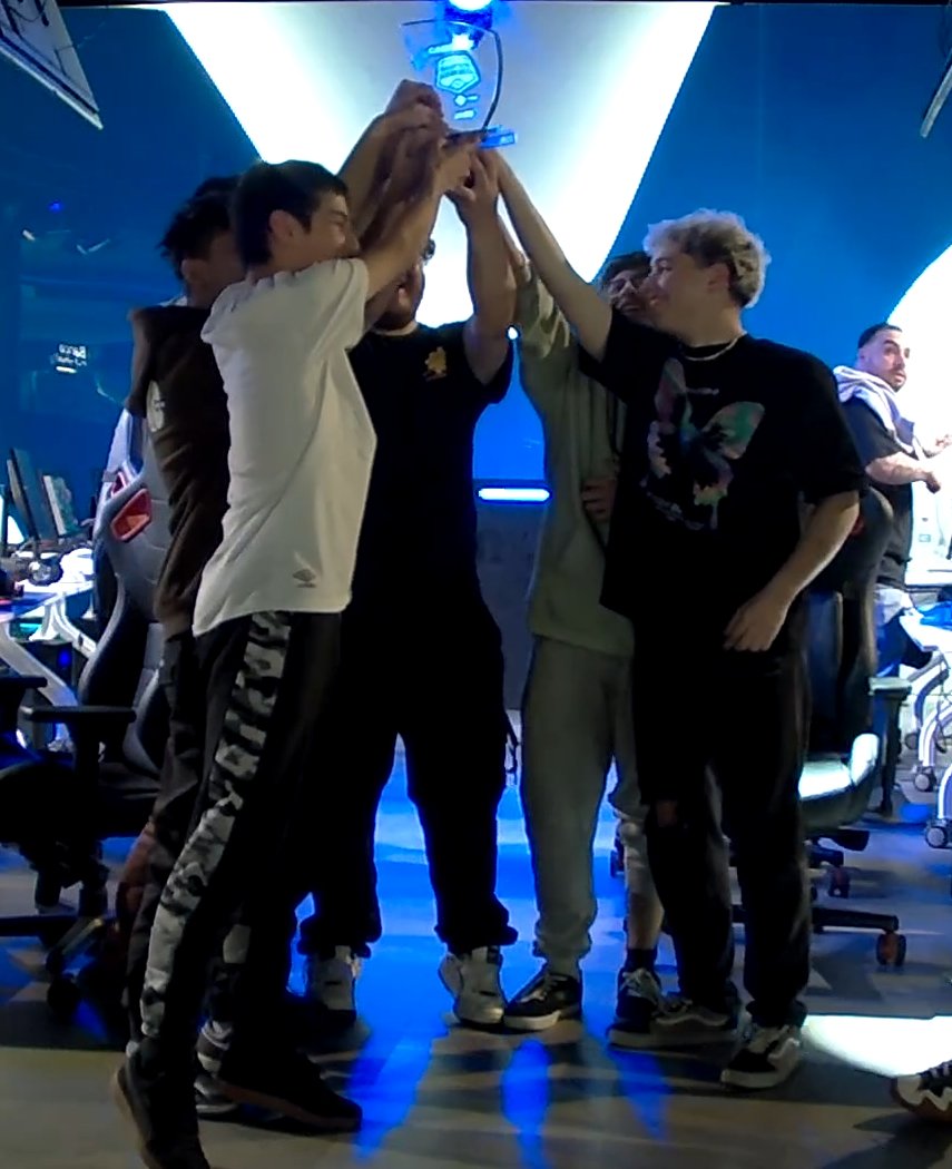 Virtute_Crew's tweet photo. Buenas noches a todos 💪 https://t.co/x7uDcSY0yV